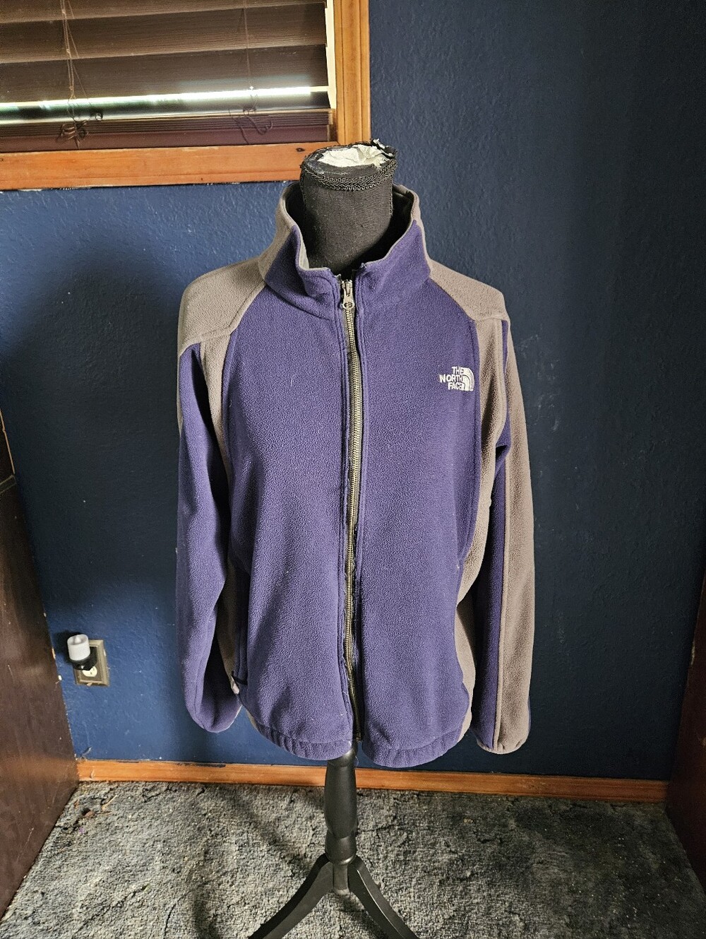 The North Face Men's Blue and Gray Fleece Jacket size small